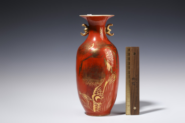 古玩陶瓷晚清·**紅釉描金松鶴紋雙耳瓶拍賣,當前價格2300元