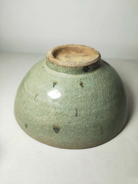 古玩陶瓷【收藏重器】明代龍泉青瓷印人物紋碗【估價十萬元以上】拍賣，當前價格65000元