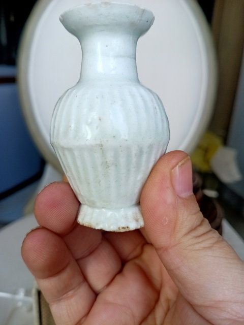 古玩陶瓷景德鎮湖田影青釉菊瓣紋小瓶拍賣，當前價格510元