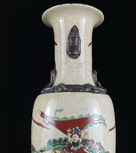 古玩陶瓷哥釉五彩刀馬旦人物瓶拍賣,當前價格2000元