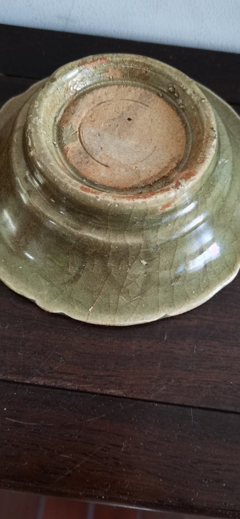 古玩陶瓷龍泉窯青釉刻花盤拍賣,當前價格3500元