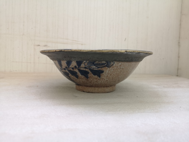 古玩陶瓷哥釉青花花卉紋碗拍賣,當前價格450元