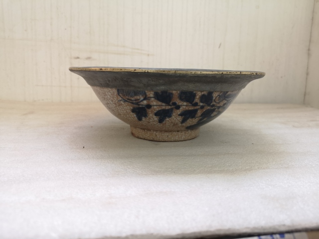 古玩陶瓷哥釉青花花卉紋碗拍賣,當前價格450元
