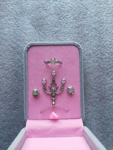 古玩玉器翡翠首飾拍賣，當前價格550元