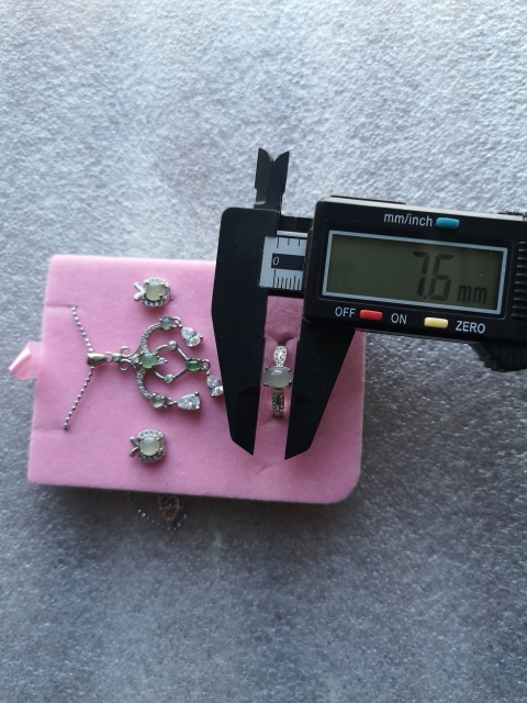古玩玉器翡翠首飾拍賣，當前價格550元