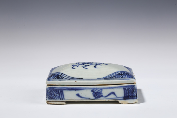 清中·青花花卉紋蓋盒拍賣，當(dāng)前價(jià)格920元