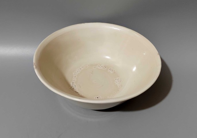 古玩陶瓷白凈的明代磁州窯白釉碗拍賣,當前價格999元