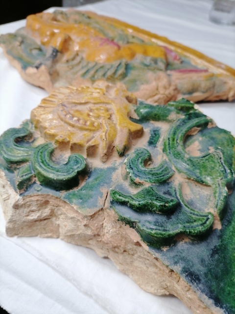 古玩陶瓷明代?大報恩寺三彩標本(國寶檔案大報恩寺拱門)拍賣,當前價格28000元