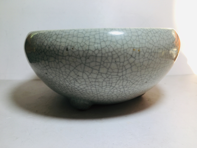 古玩陶瓷哥釉三足香爐拍賣,當前價格1元