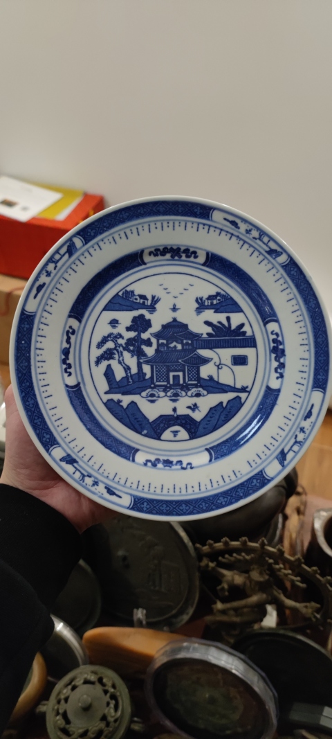 古玩陶瓷樓臺亭閣山水紋青花盤拍賣,當前價格199元