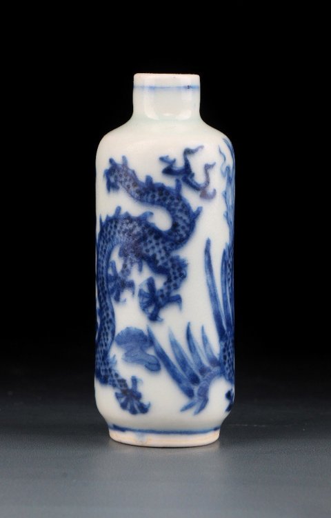 域鉴古玩】大清康熙年制款龙凤纹青花鼻烟壶拍卖价格/图片/值多少钱