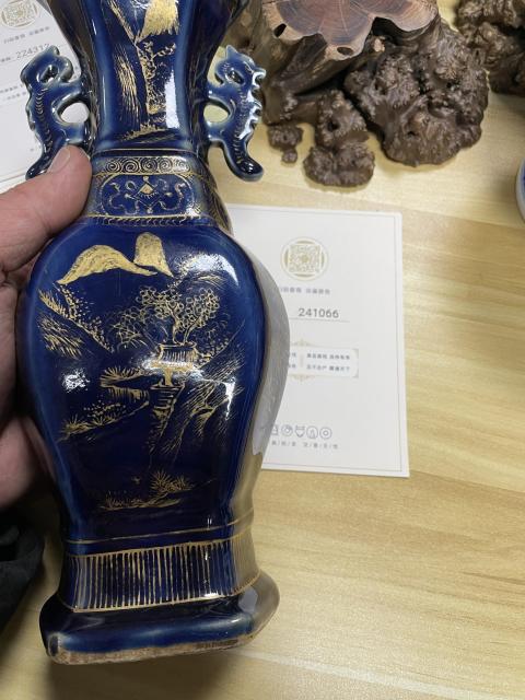 中国　大清乾隆年製　藍釉双耳瓶　共箱　送料込み0222 中国 大清乾隆年製 藍釉双耳瓶 共箱 送料込み0222