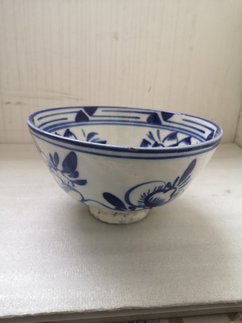 古玩陶瓷磁州窯青花花卉紋碗拍賣，當(dāng)前價格850元