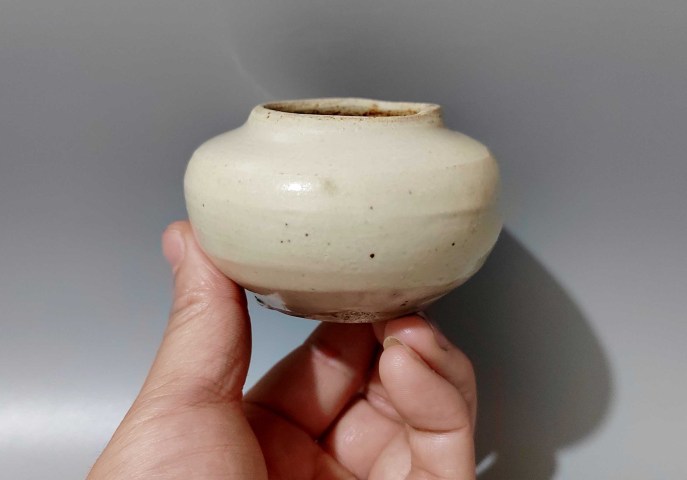 古玩陶瓷雅致的金元磁州窯白釉水盂拍賣，當前價格999元