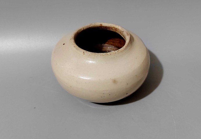 古玩陶瓷雅致的金元磁州窯白釉水盂拍賣，當前價格999元