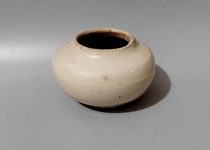 古玩陶瓷雅致的金元磁州窯白釉水盂拍賣，當前價格999元