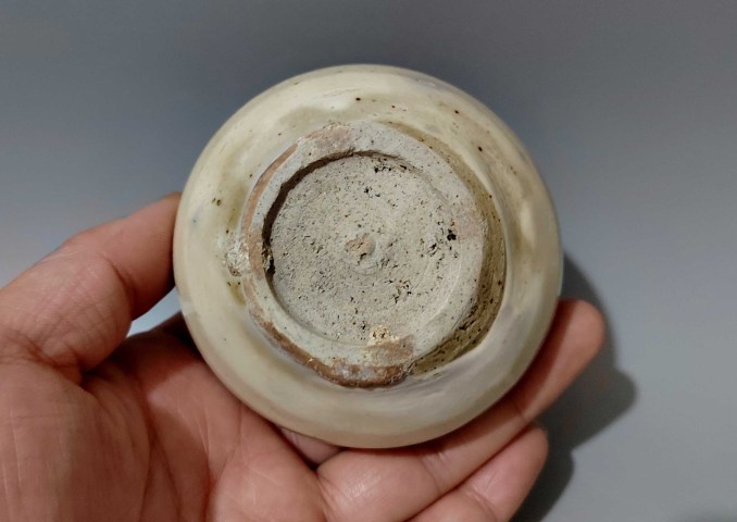 古玩陶瓷雅致的金元磁州窯白釉水盂拍賣，當前價格999元