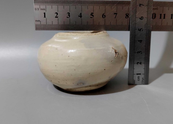 古玩陶瓷雅致的金元磁州窯白釉水盂拍賣，當前價格999元