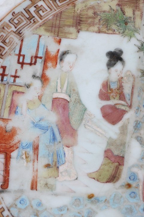古玩陶瓷5389】清中期  廣彩花蝶庭院人物故事圖深腹折沿盆拍賣，當前價格4500元
