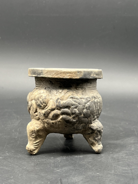 古玩陶瓷黑陶刻花嬰戲花卉紋香爐拍賣，當前價格2000元