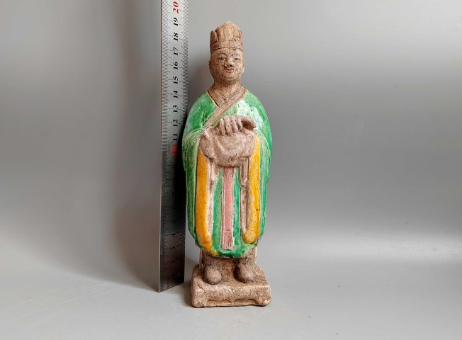 古玩陶瓷明三彩人物捧蛇生肖文官造精品拍賣，當前價格3680元