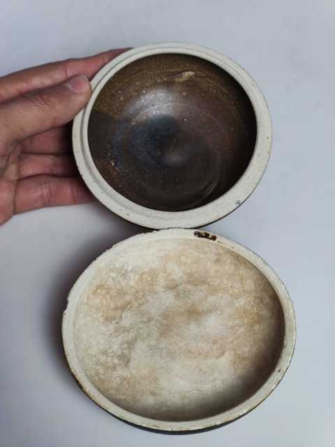 古玩陶瓷宋元吉州窯印花花卉粉盒拍賣,當前價格1元