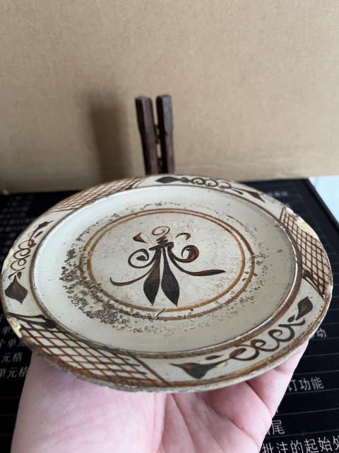 古玩陶瓷磁州窯褐彩花卉紋盤拍賣，當前價格380元