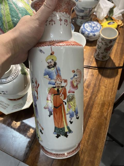 古玩陶瓷大清乾隆年制款人物瓶拍賣，當前價格3800元