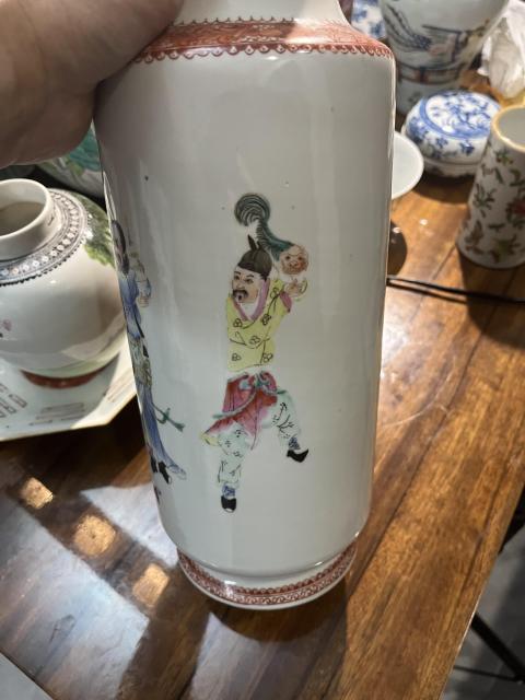 古玩陶瓷大清乾隆年制款人物瓶拍賣，當前價格3800元