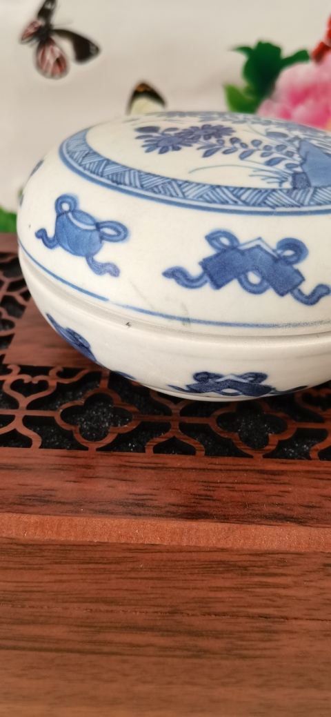 古玩陶瓷花卉紋青花蓋盒拍賣,當前價格2500元