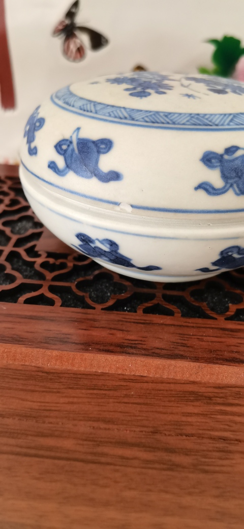 古玩陶瓷花卉紋青花蓋盒拍賣,當前價格2500元