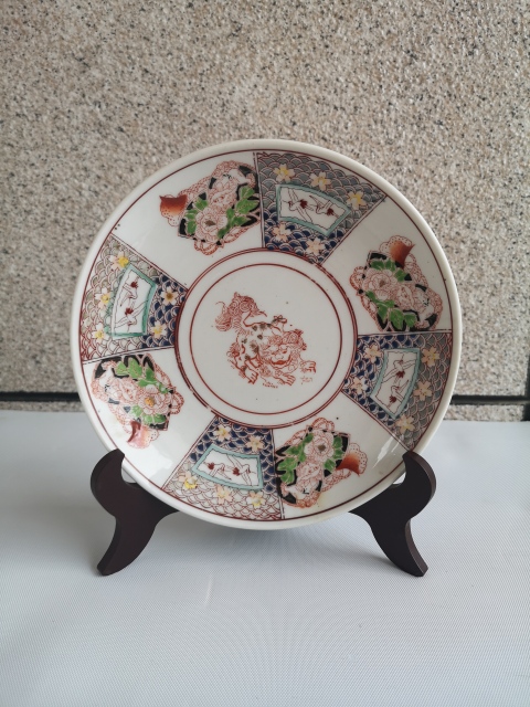 古玩陶瓷花卉紋彩瓷盤拍賣,當(dāng)前價(jià)格220元