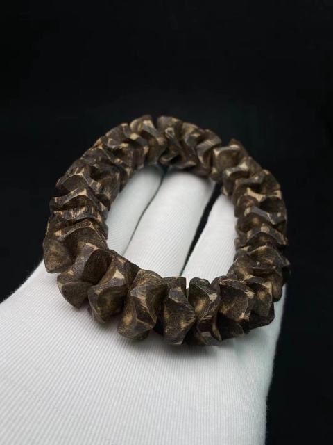 古玩雜項(xiàng)海南黃油沉香手串拍賣,當(dāng)前價格1580元