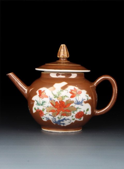 古玩陶瓷5491】清雍正??醬釉地開窗牡丹花卉紋執壺拍賣，當前價格3000元