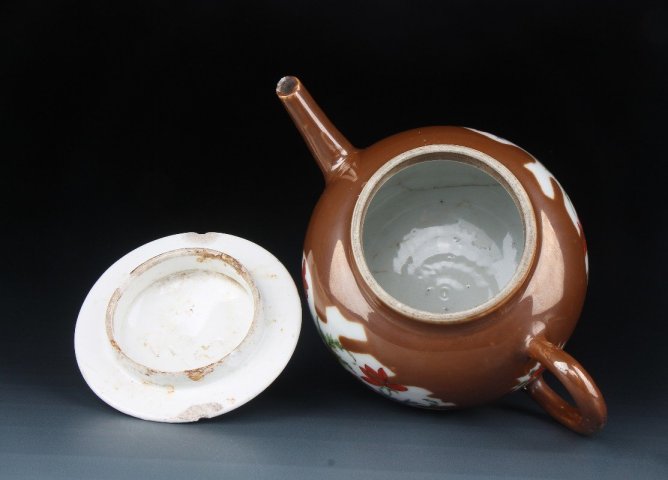 古玩陶瓷5491】清雍正??醬釉地開窗牡丹花卉紋執壺拍賣，當前價格3000元