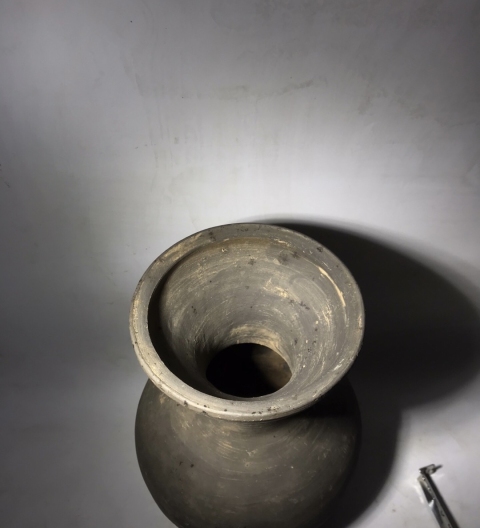 古玩陶瓷漢代?黑陶壺拍賣，當前價格2000元