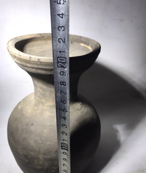 古玩陶瓷漢代?黑陶壺拍賣，當前價格2000元