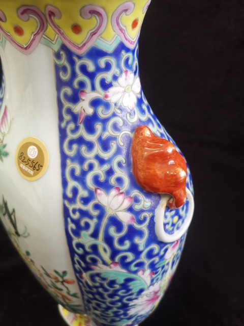 古玩陶瓷晚清粉彩開光蟲草紋雙耳瓶拍賣，當前價格2999元