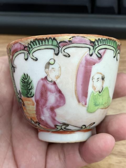 古玩陶瓷人物花鳥蝶紋廣彩杯拍賣,當(dāng)前價格688元
