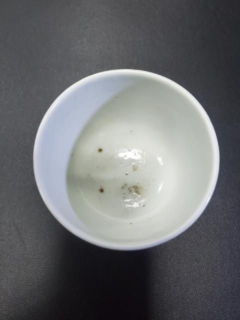 域鉴古玩】清代中期底款大明成化年制青花回字纹杯拍卖价格/图片