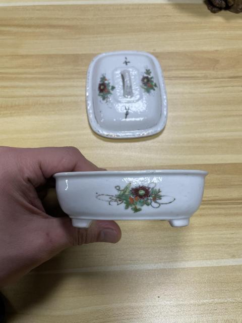 古玩陶瓷民國(guó) 精品粉彩花卉紋肥皂盒拍賣，當(dāng)前價(jià)格480元