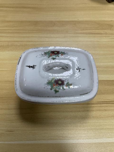 古玩陶瓷民國(guó) 精品粉彩花卉紋肥皂盒拍賣，當(dāng)前價(jià)格480元