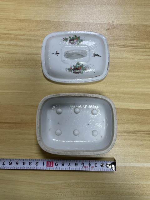 古玩陶瓷民國(guó) 精品粉彩花卉紋肥皂盒拍賣，當(dāng)前價(jià)格480元
