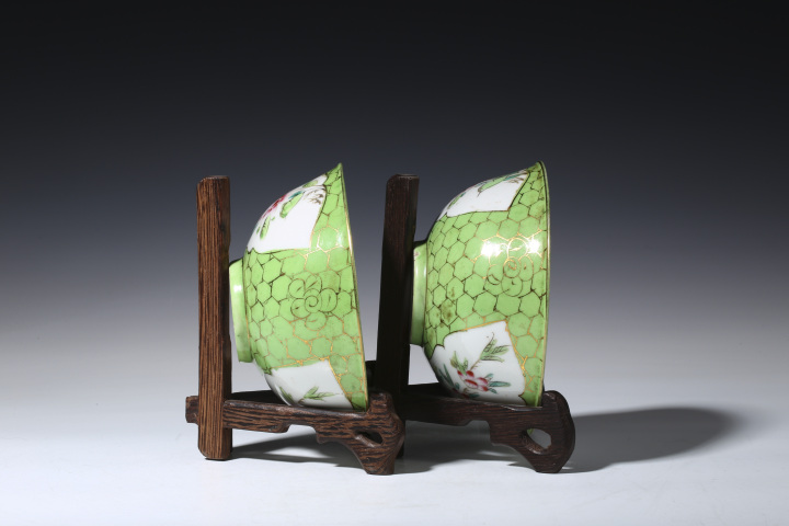 古玩陶瓷民國·綠釉開窗粉彩花鳥紋碗一對拍賣，當(dāng)前價(jià)格1999元