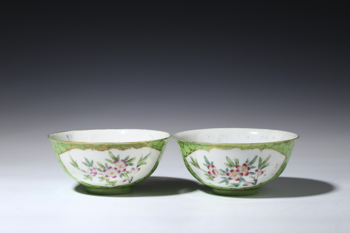 古玩陶瓷民國·綠釉開窗粉彩花鳥紋碗一對拍賣，當(dāng)前價(jià)格1999元