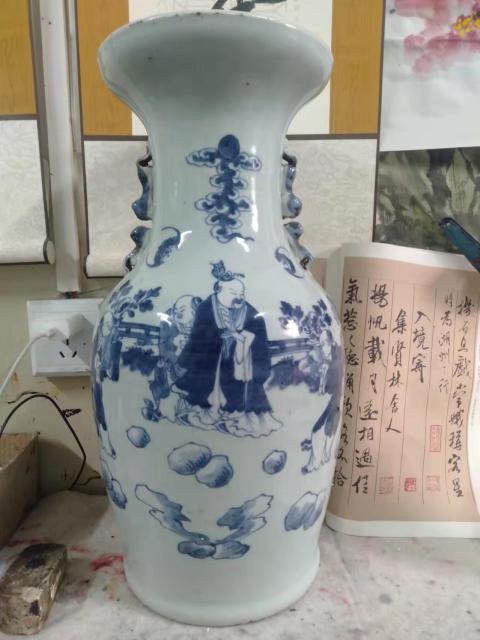 古玩陶瓷豆青釉青花人物故事紋獅耳洗口瓶看窯口景德鎮,個人認為看東西說話拍賣,當前價格7999元