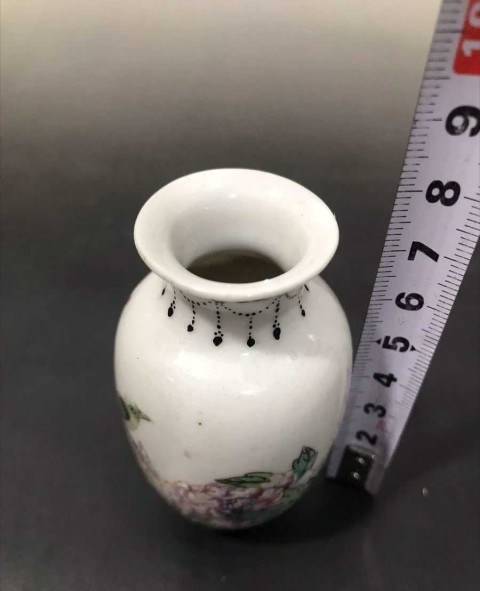 古玩陶瓷粉彩花鳥紋小燈籠瓶拍賣,當前價格1800元