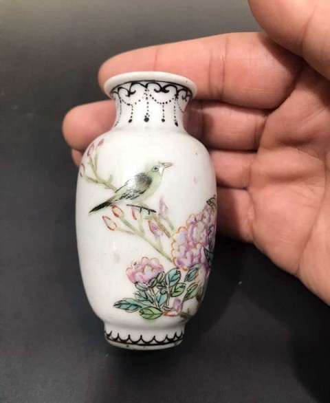 古玩陶瓷粉彩花鳥紋小燈籠瓶拍賣,當前價格1800元