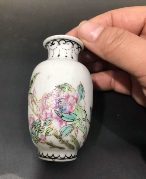古玩陶瓷粉彩花鳥紋小燈籠瓶拍賣,當前價格1800元