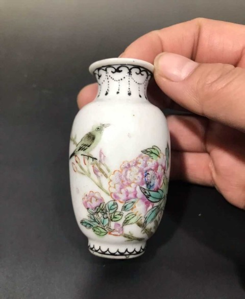 古玩陶瓷粉彩花鳥紋小燈籠瓶拍賣,當前價格1800元